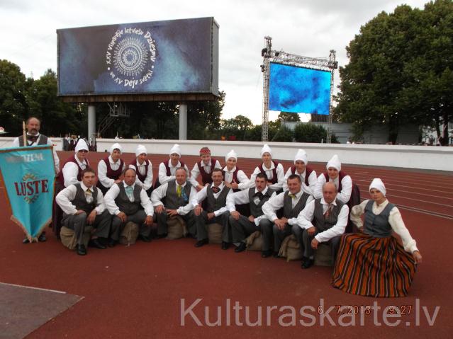 Mērdzenes TN deju kolektīvs "Luste" XV Deju svētku dalībnieks Rīgā 2013.gadā. Vadītāja Anita Šarkovska.